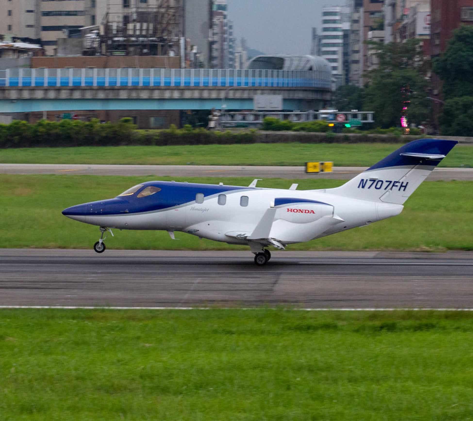 Honda Jet in flight